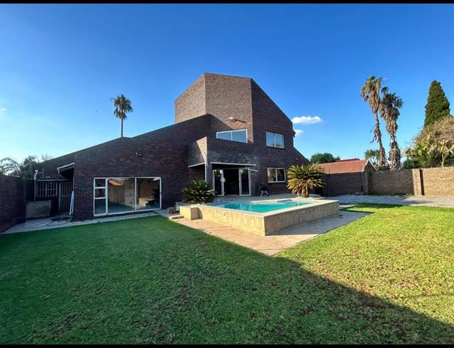 4 BEDROOM HOUSE FOR SALE IN NEW STATE AREA